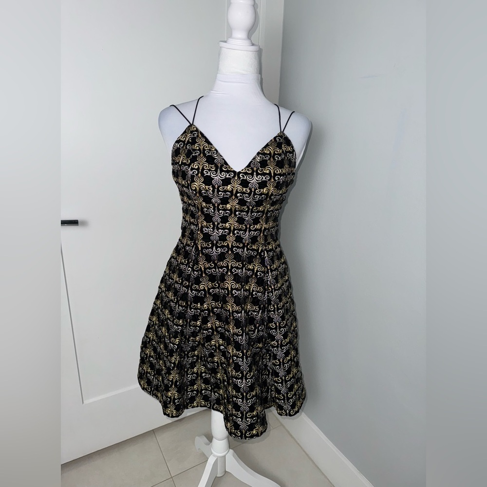 Alice + Olivia Marilla Cocktail Dress/Size 4 - Picture 3 of 10